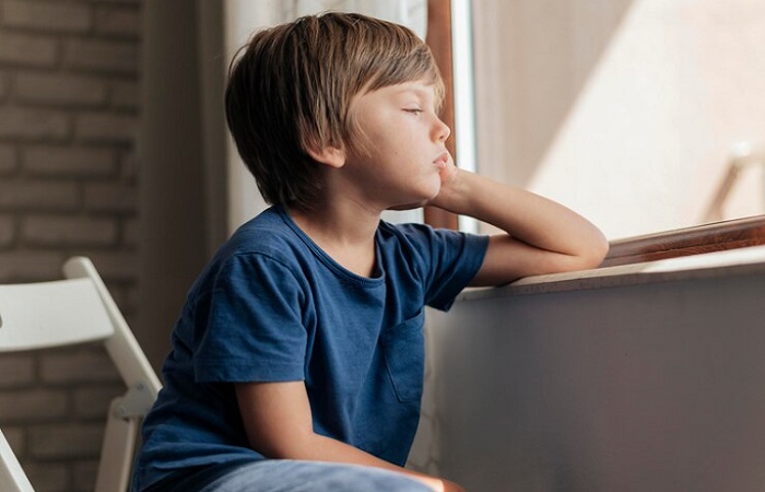 cara mudah mengajari anak introvert untuk bersosialisasi